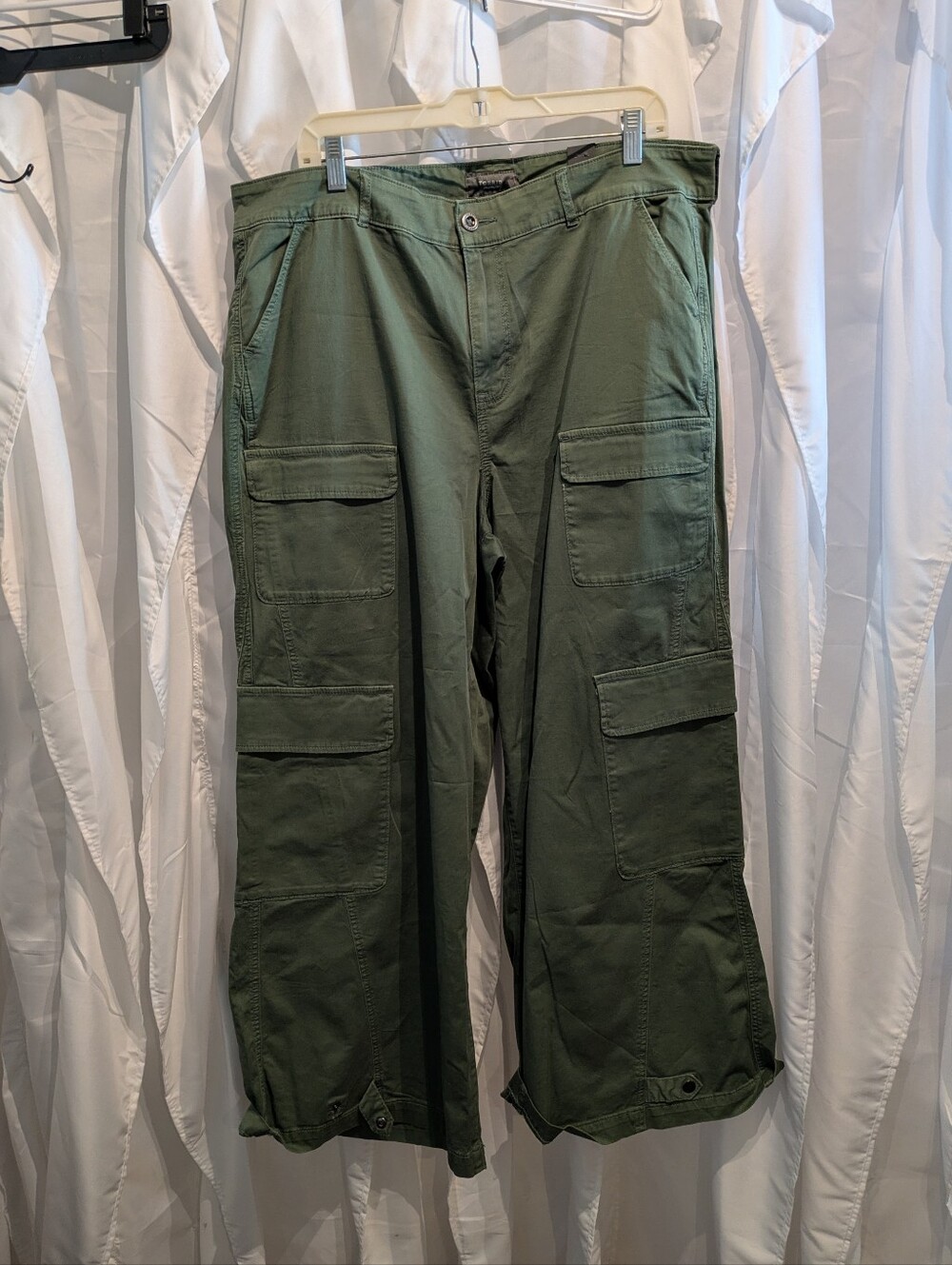 D4 Torrid Dark Forest Green High-Rise Baggy Cargo Wide-Leg Pants Size 16R NWT